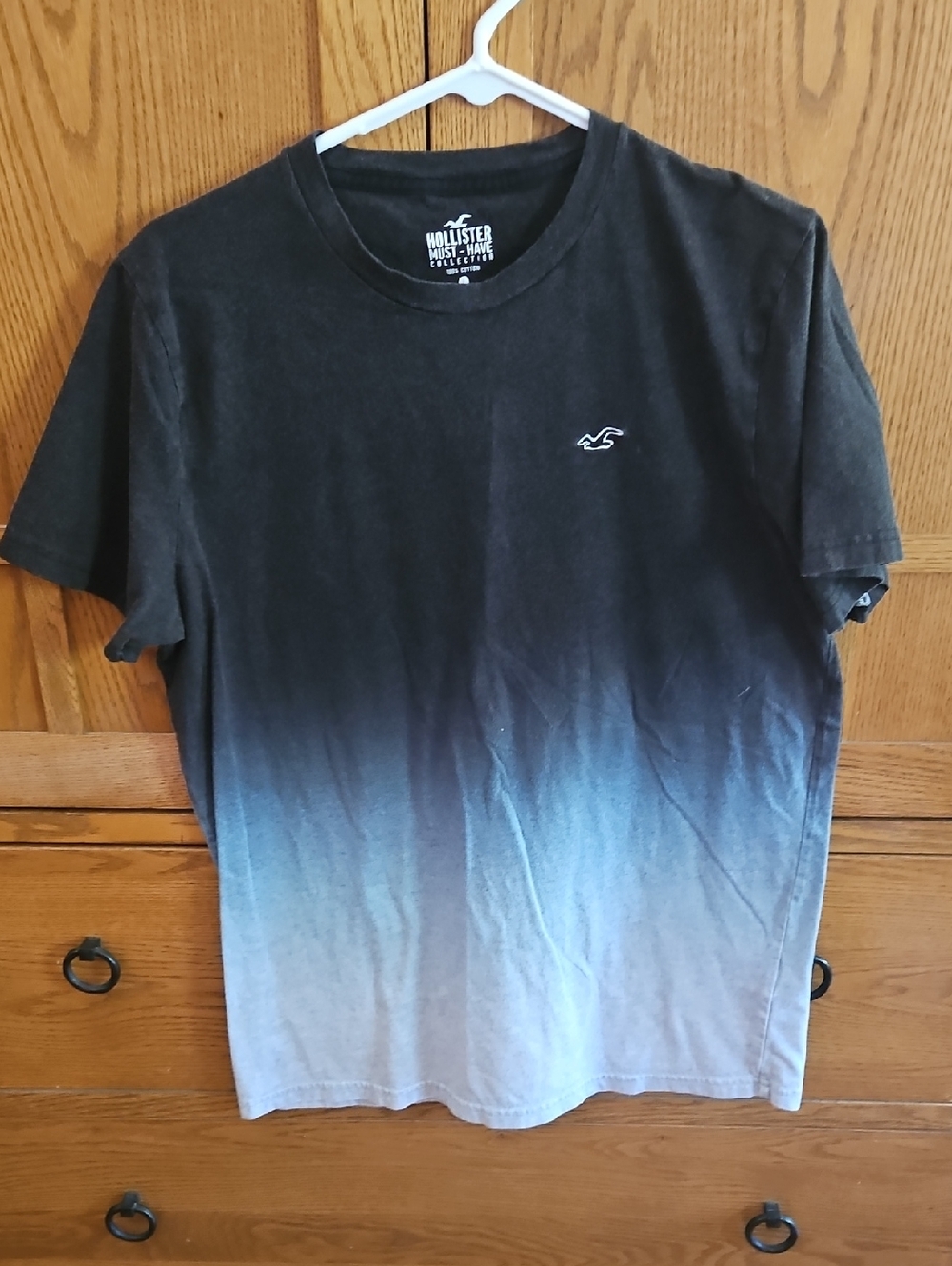 Hollister Men's Black to Blue Ombre Crew Neck T-Shirt